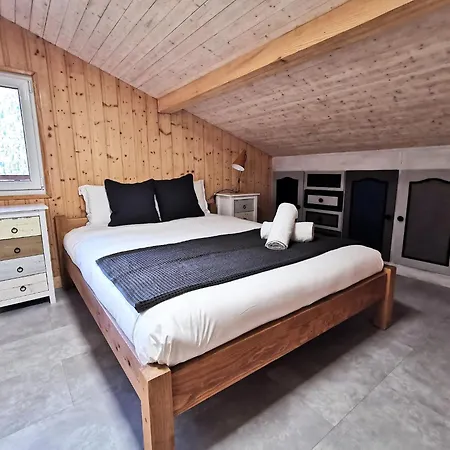 Apt Nala - Sunny Renovated Duplex - 2bed Apt - Views - Hikes 아파트