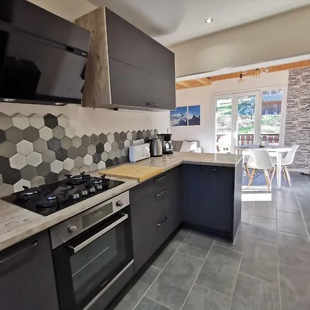 Apt Nala - Sunny Renovated Duplex - 2bed Apt - Views - Hikes