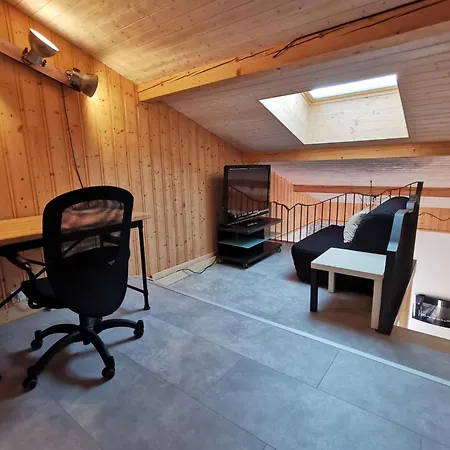 Apt Nala - Sunny Renovated Duplex - 2bed Apt - Views - Hikes 아파트 *