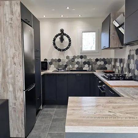 Apt Nala - Sunny Renovated Duplex - 2bed Apt - Views - Hikes *