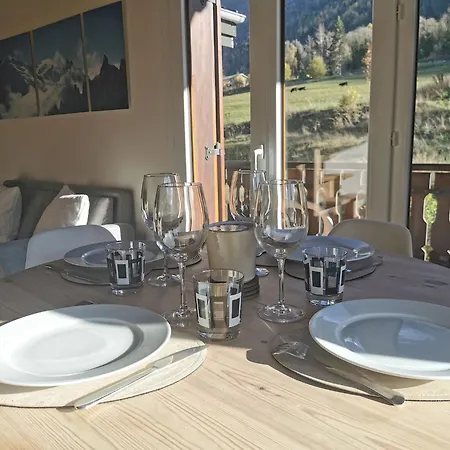 Apt Nala - Sunny Renovated Duplex - 2bed Apt - Views - Hikes *